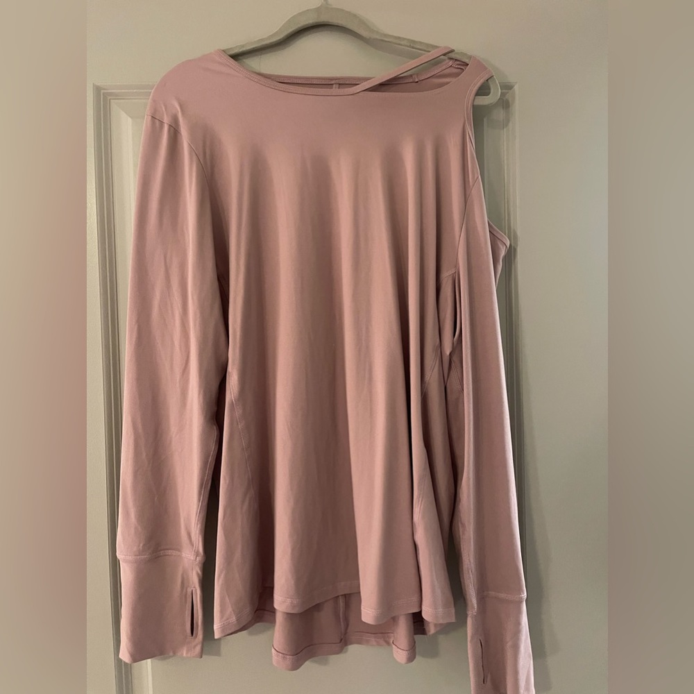 Workout top with shoulder cut outs and thumb holes